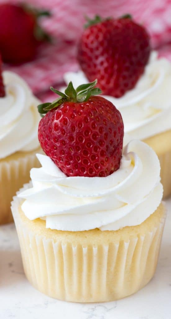 Strawberry Shortcake Cupcakes - EASY GOOD IDEAS