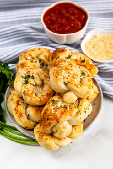 Quick and Easy Garlic Knots - EASY GOOD IDEAS