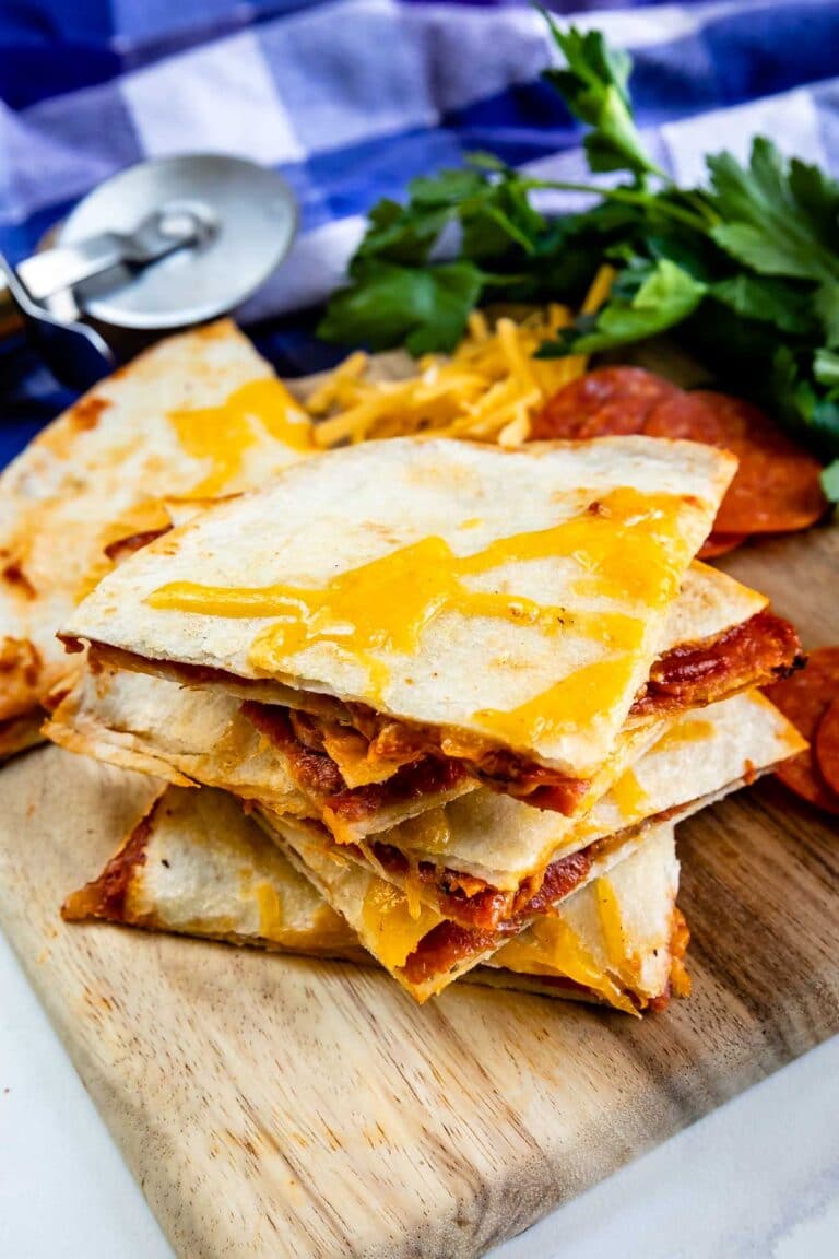 Pepperoni Pizza Quesadilla - EASY GOOD IDEAS