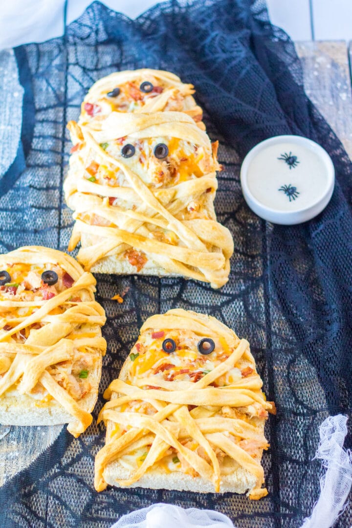 Chicken Bacon Ranch Mummy Pizza - EASY GOOD IDEAS