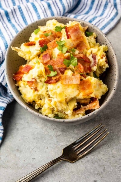 Cheese and Bacon Smashed Potatoes - EASY GOOD IDEAS